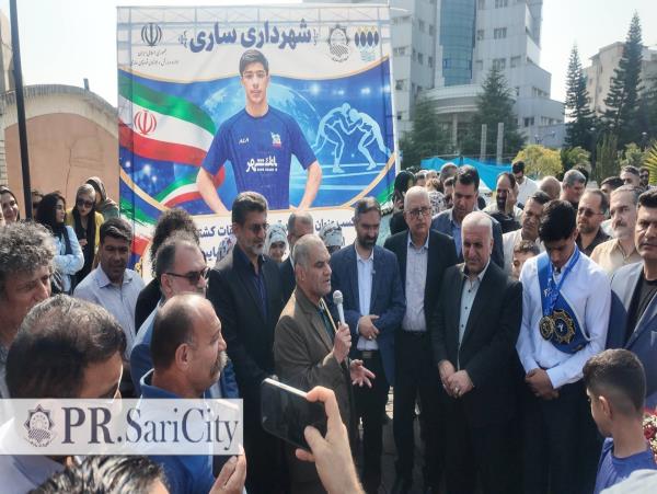شهرداری ساری میزبان آیین استقبال از اهورا خاطری، قهرمان کشتی آزاد امیدهای جهان