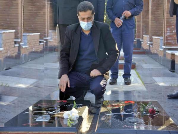 میز امروز مسؤلین همان سنگر شهداست