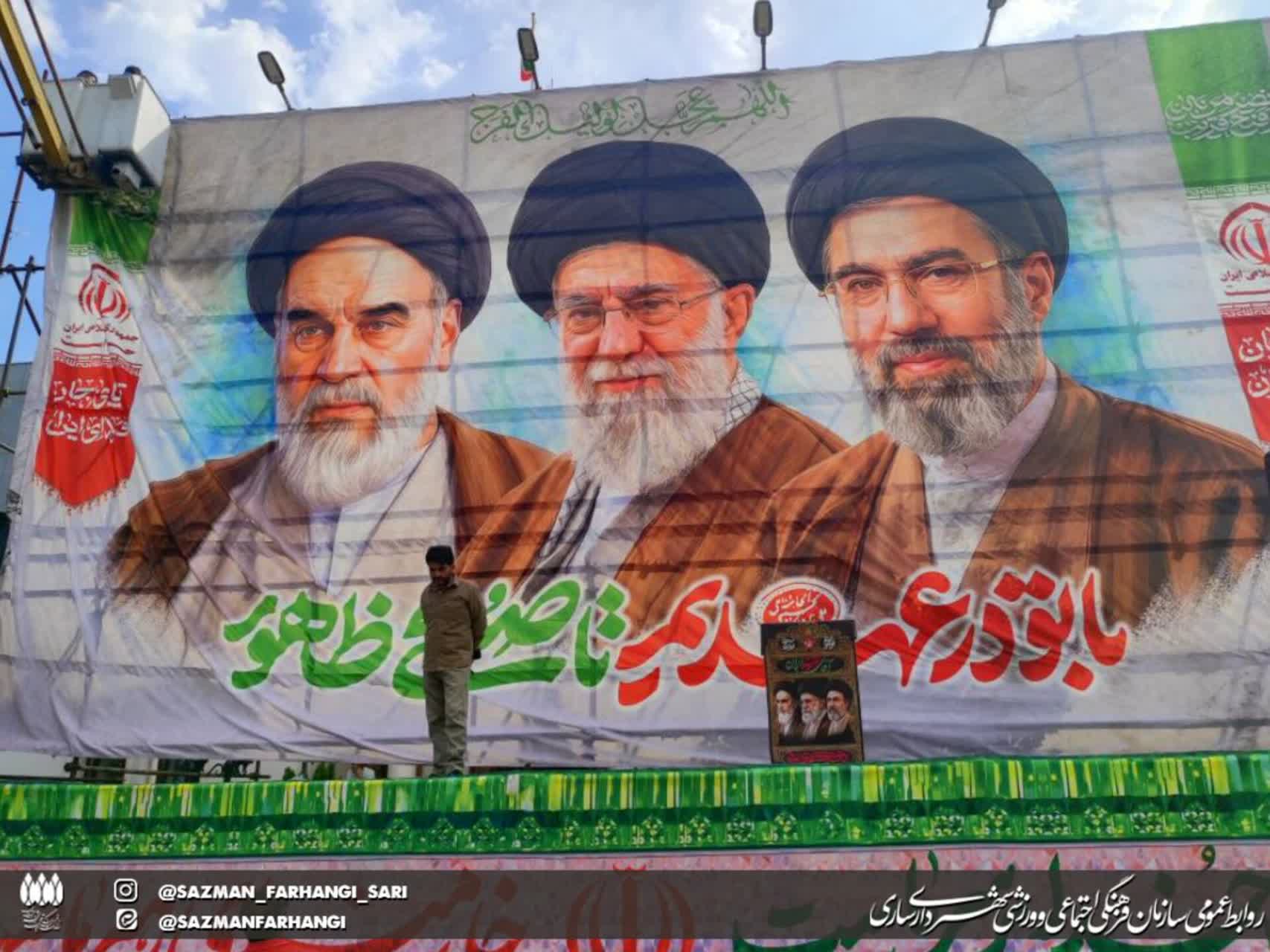 تغییر دکور استیج تجمعات شبانه در میدان آیینی امام حسین (ع) ساری